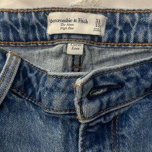 Abercrombie & Fitch Curve Love Mom Jeans